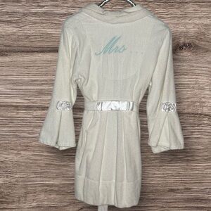 Betsy Johnson "I Do" Embroidered Robe – A Touch of Bridal Bliss